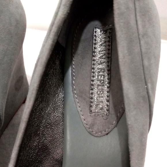 COPY - Banana Republic Sz 8.5 Grey Suede Wedges - Picture 6 of 8